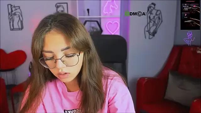 Kiki_swan from StripChat