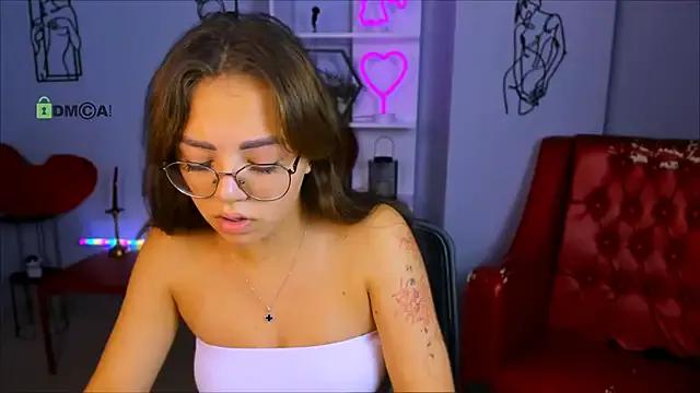 Kiki_swan from StripChat