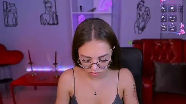 Kiki_swan from StripChat