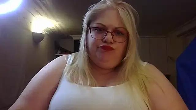 Kinkyhousewife83 from StripChat