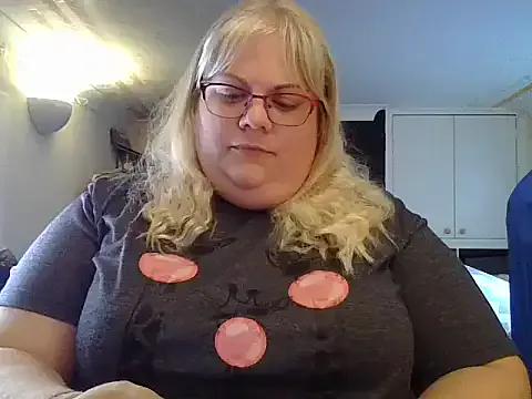 Kinkyhousewife83 from StripChat