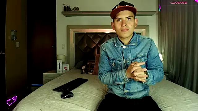 kinkypetite1 from StripChat is Freechat