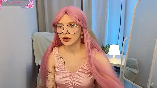 KiraMountrays from StripChat is Freechat