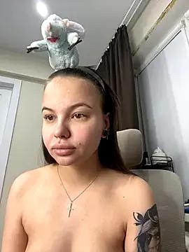 KissMeSashaPlz from StripChat is Freechat