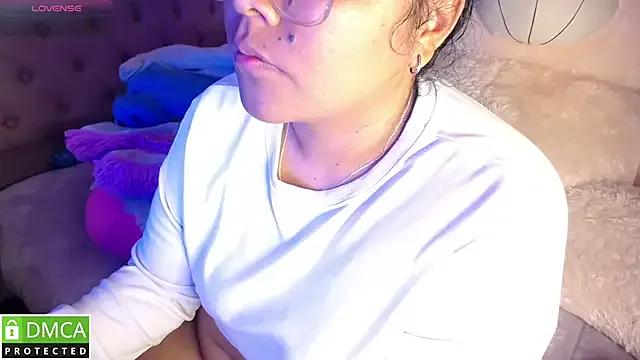 KittyHot20 from StripChat