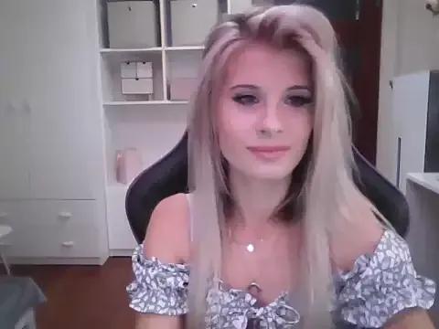 KristineGlow from StripChat is Freechat