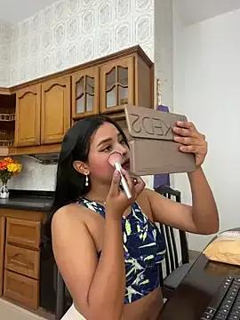 ladulceale from StripChat is Freechat