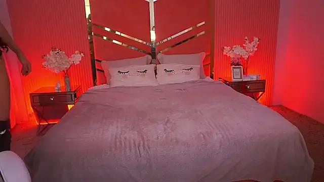 LadyyLaura from StripChat is Freechat