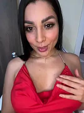 laemmarouse from StripChat is Freechat