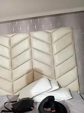 LannaRossi from StripChat is Freechat