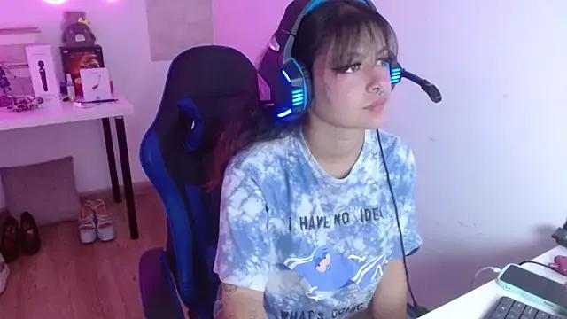 larah_uwu from StripChat