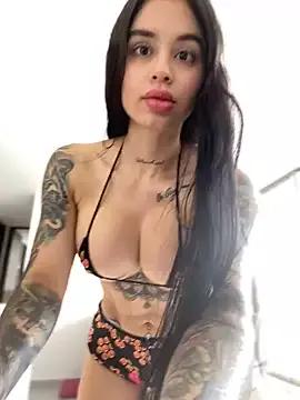 LaraHenao from StripChat is Freechat