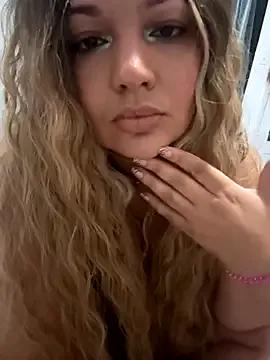 lasirenitabella from StripChat is Freechat