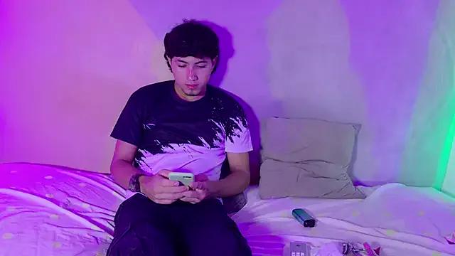 Laura_and_Kevin from StripChat is Freechat