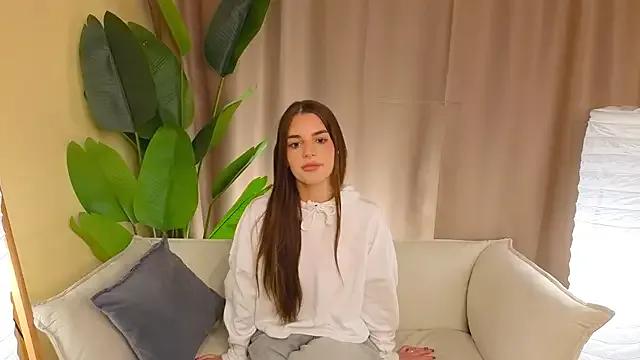 LauraHansil from StripChat is Freechat