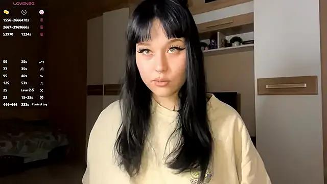 LaurenOveson from StripChat is Freechat