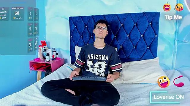 Laylaa_and_Logan from StripChat is Freechat