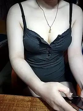 LeanaLy from StripChat