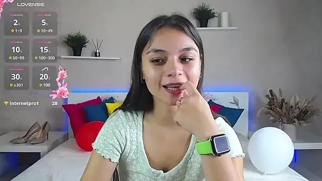 Leila_Hefner from StripChat
