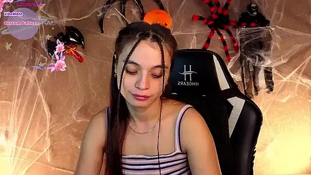 Leila_Hefner from StripChat