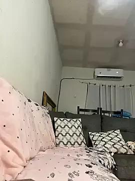 Leslydeleon23 from StripChat