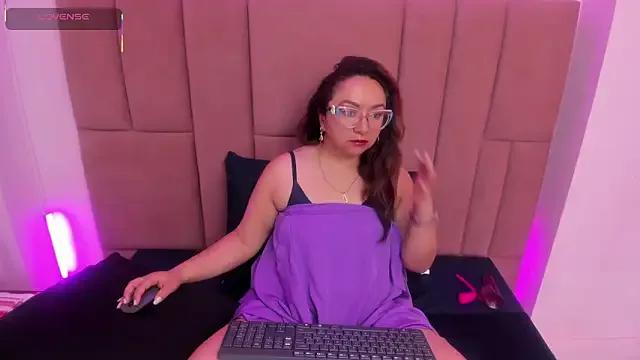 leyla_smithh from StripChat is Freechat
