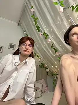 Lil_tits_girls from StripChat is Freechat