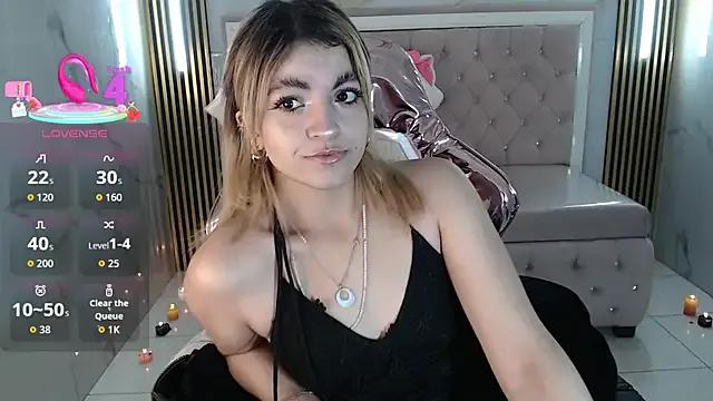 lili_conor_s from StripChat