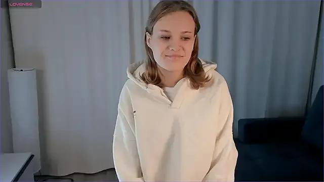 LilianGlenna from StripChat is Freechat