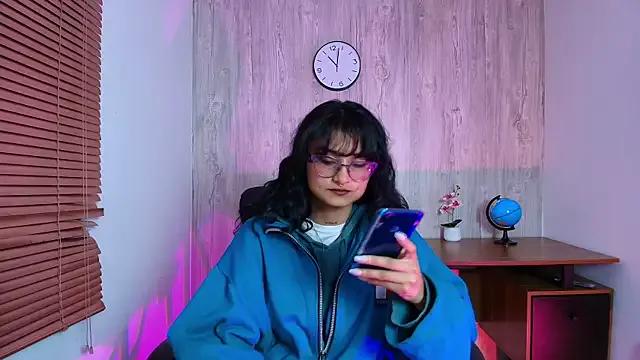 liliclan_ from StripChat is Freechat