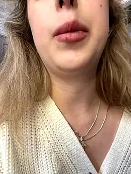 Lillian_Dyson from StripChat is Freechat
