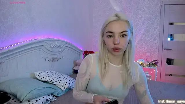 LillyMoure_ from StripChat is Freechat