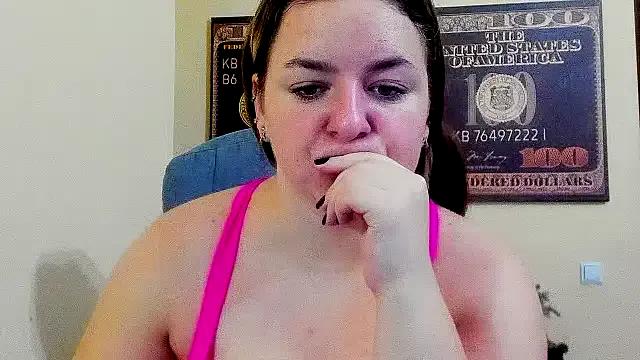 Lina-Elliot from StripChat is Freechat