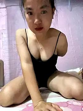 Lina-sexyy from StripChat is Freechat