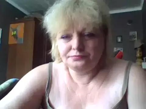 LindaSky398 from StripChat is Freechat