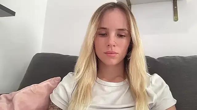 LindseyLittle from StripChat is Freechat