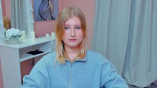LisaRais from StripChat is Freechat