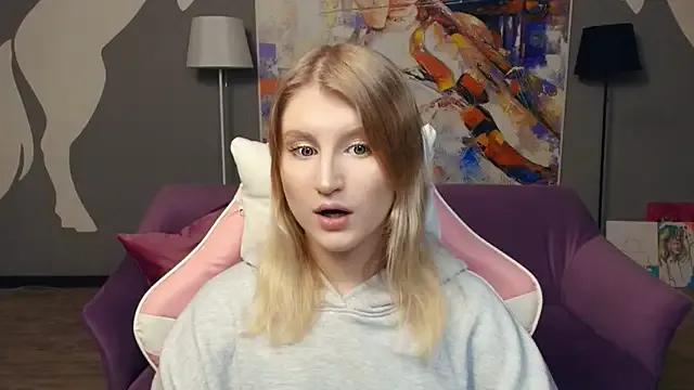 LisaRais from StripChat is Freechat