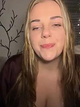 Lisaxtra from StripChat is Freechat