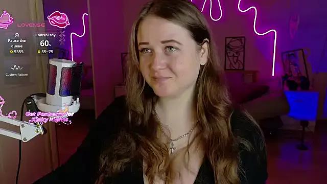 LizzyShine from StripChat