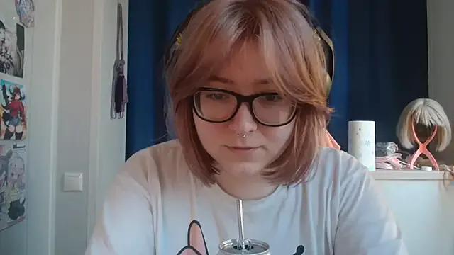 LolaWEI from StripChat