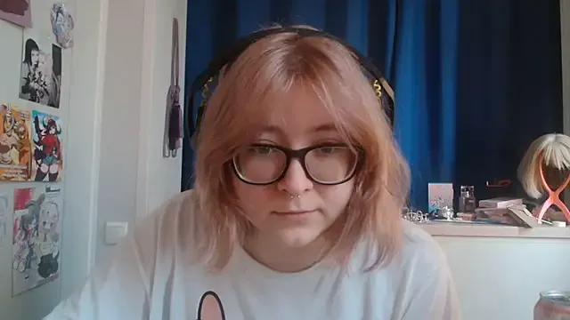 LolaWEI from StripChat is Freechat