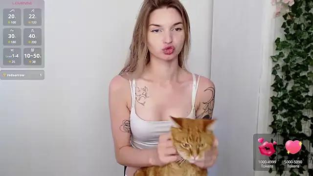 Lookoluna from StripChat