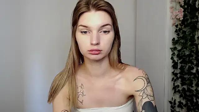 Lookoluna from StripChat