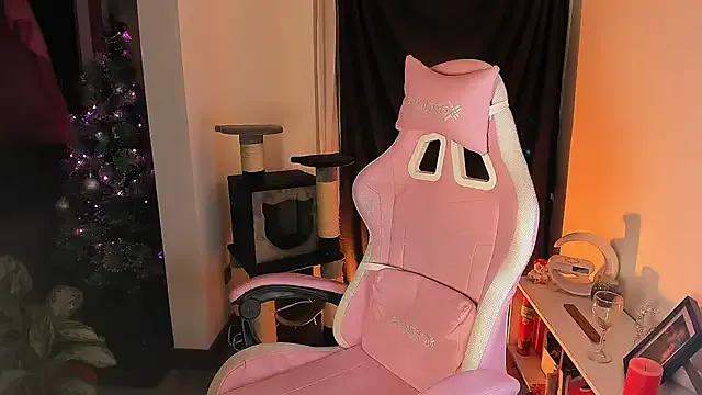 Loona_s from StripChat is Freechat