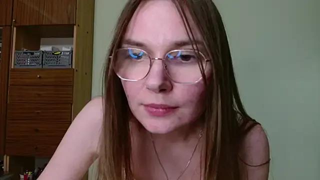 LooveELLYx from StripChat is Freechat