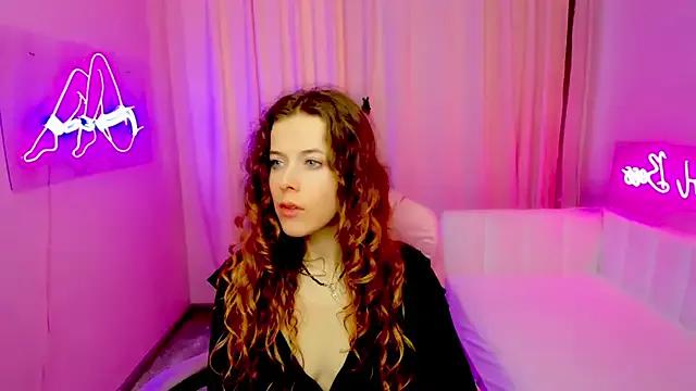 LoraWarner from StripChat is Freechat