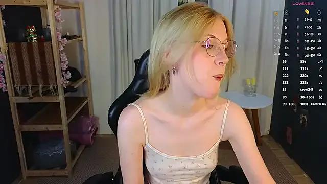 lovedrope from StripChat is Freechat