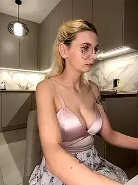 LoveLuna_ from StripChat is Freechat