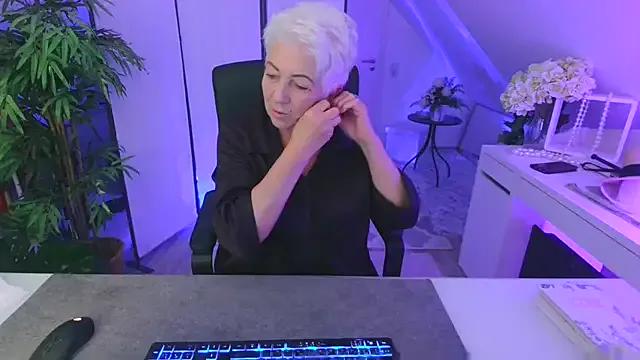 LovelyHelena from StripChat is Freechat